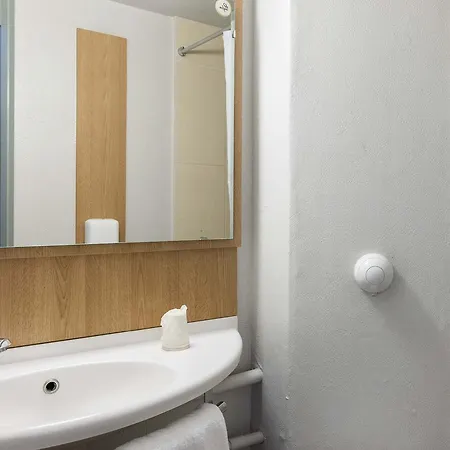 Nord Aeroport 酒店 2*