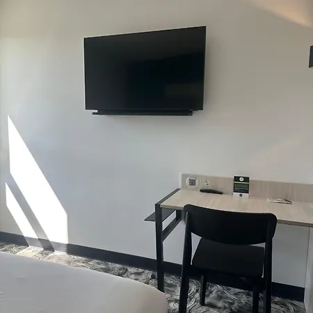 Nord Aeroport 호텔