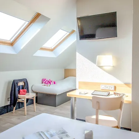 Nord Aeroport 호텔 2*